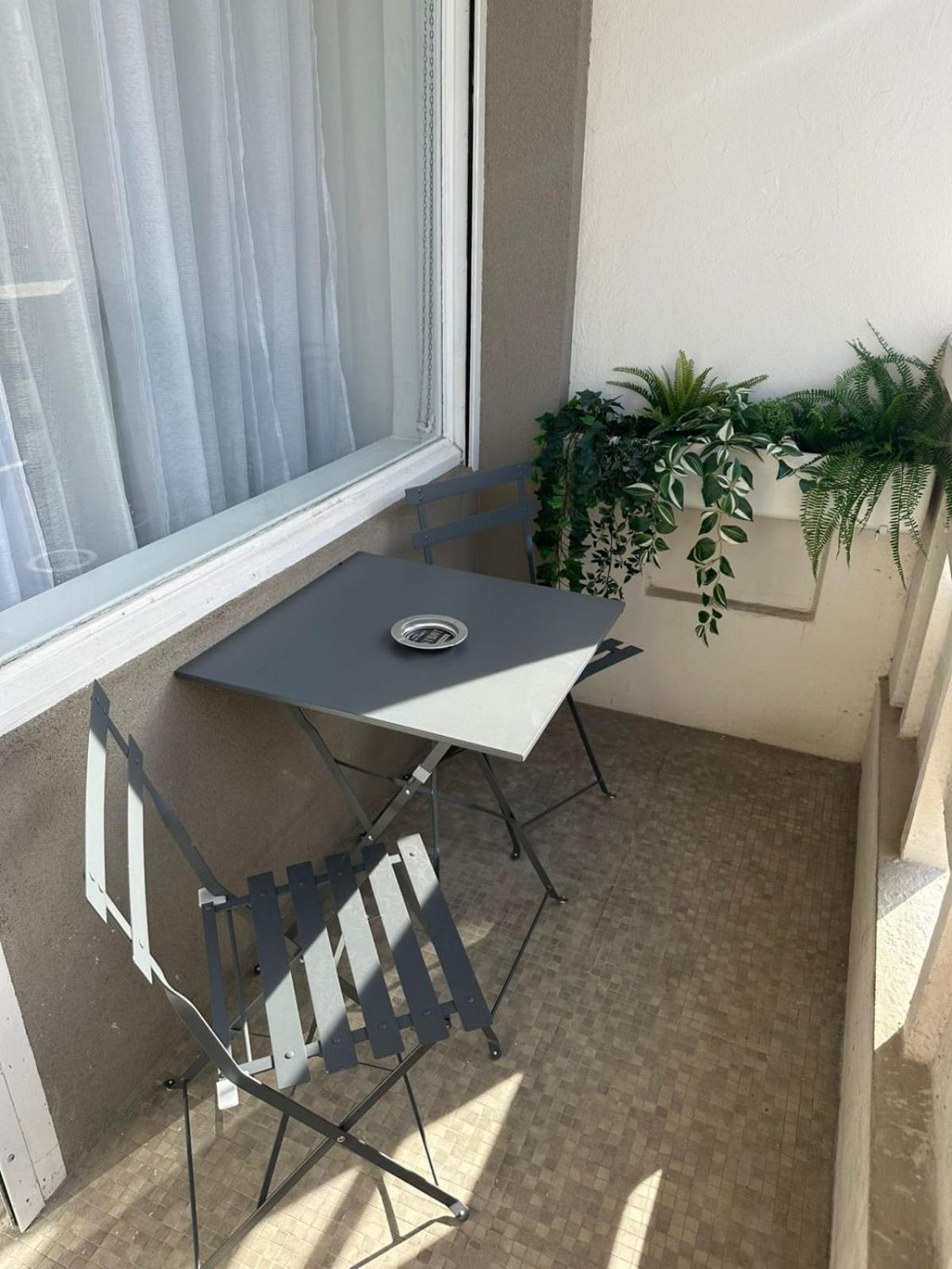 Contemporary For 4 People With Balcony Near Gratte-ciel Villeurb