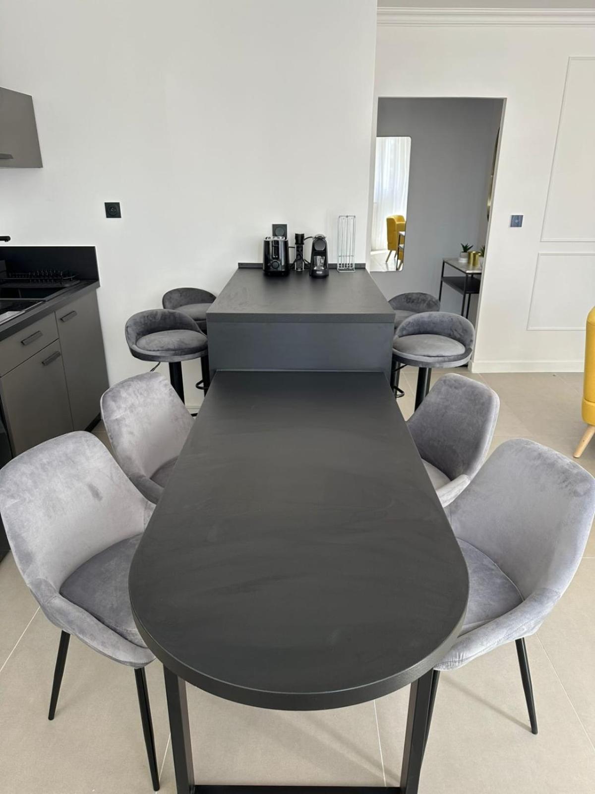 Contemporary For 4 People With Balcony Near Gratte-ciel Villeurb * Villeurbanne