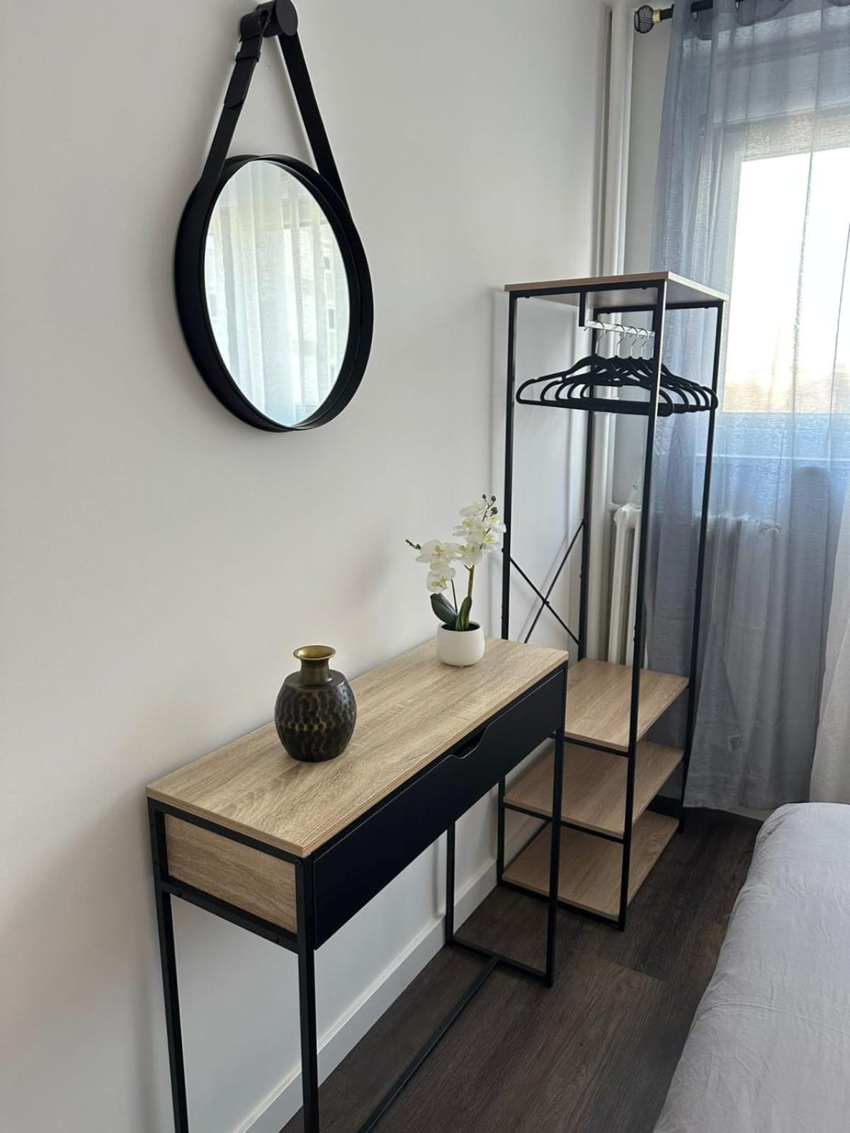 Appartement Contemporary For 4 People With Balcony Near Gratte-ciel Villeurb *