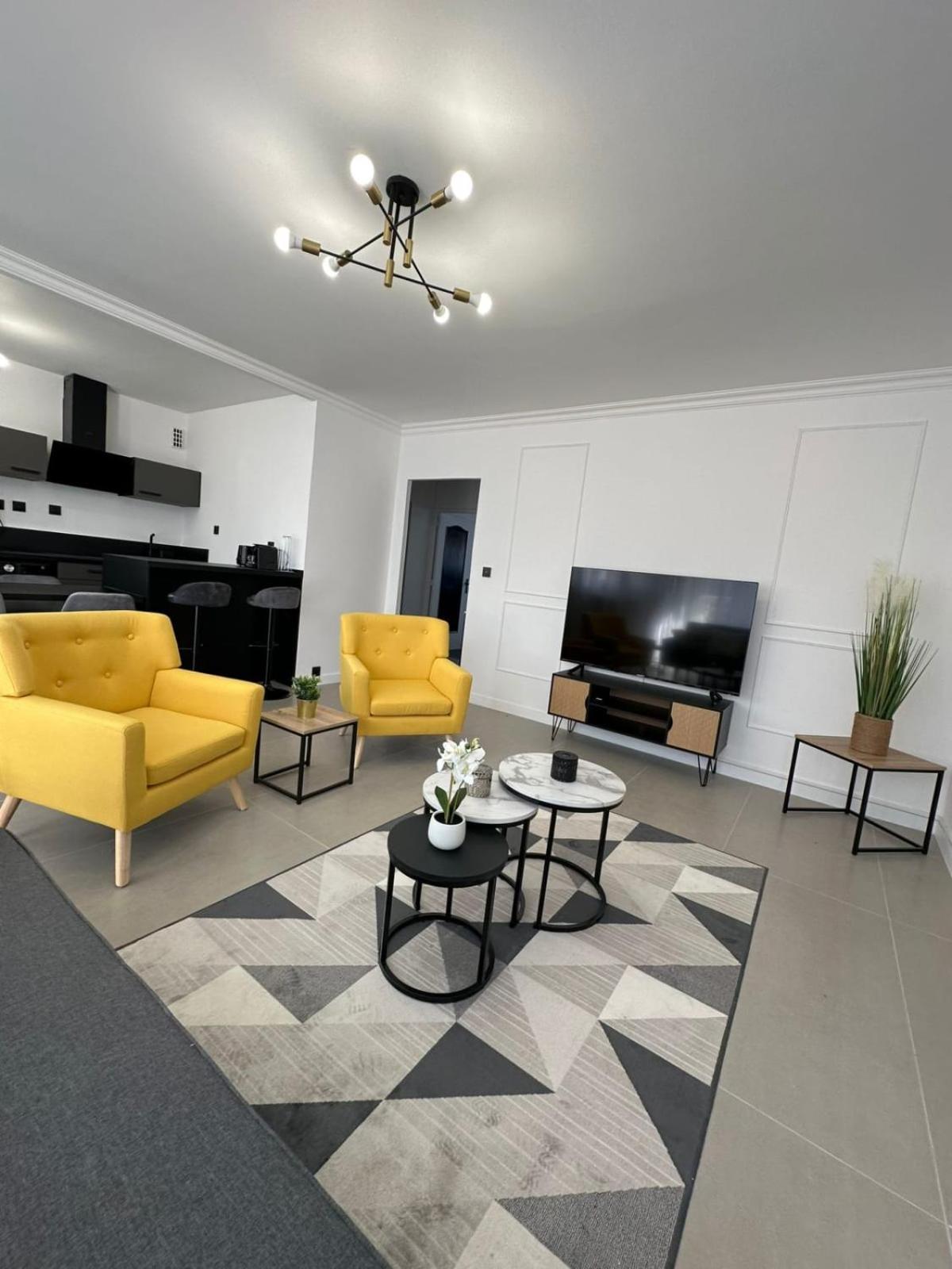 Contemporary For 4 People With Balcony Near Gratte-ciel Villeurb Appartement Villeurbanne