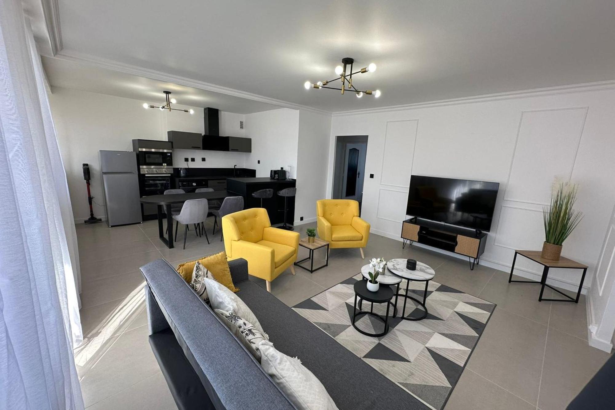 Contemporary For 4 People With Balcony Near Gratte-ciel Villeurb *
